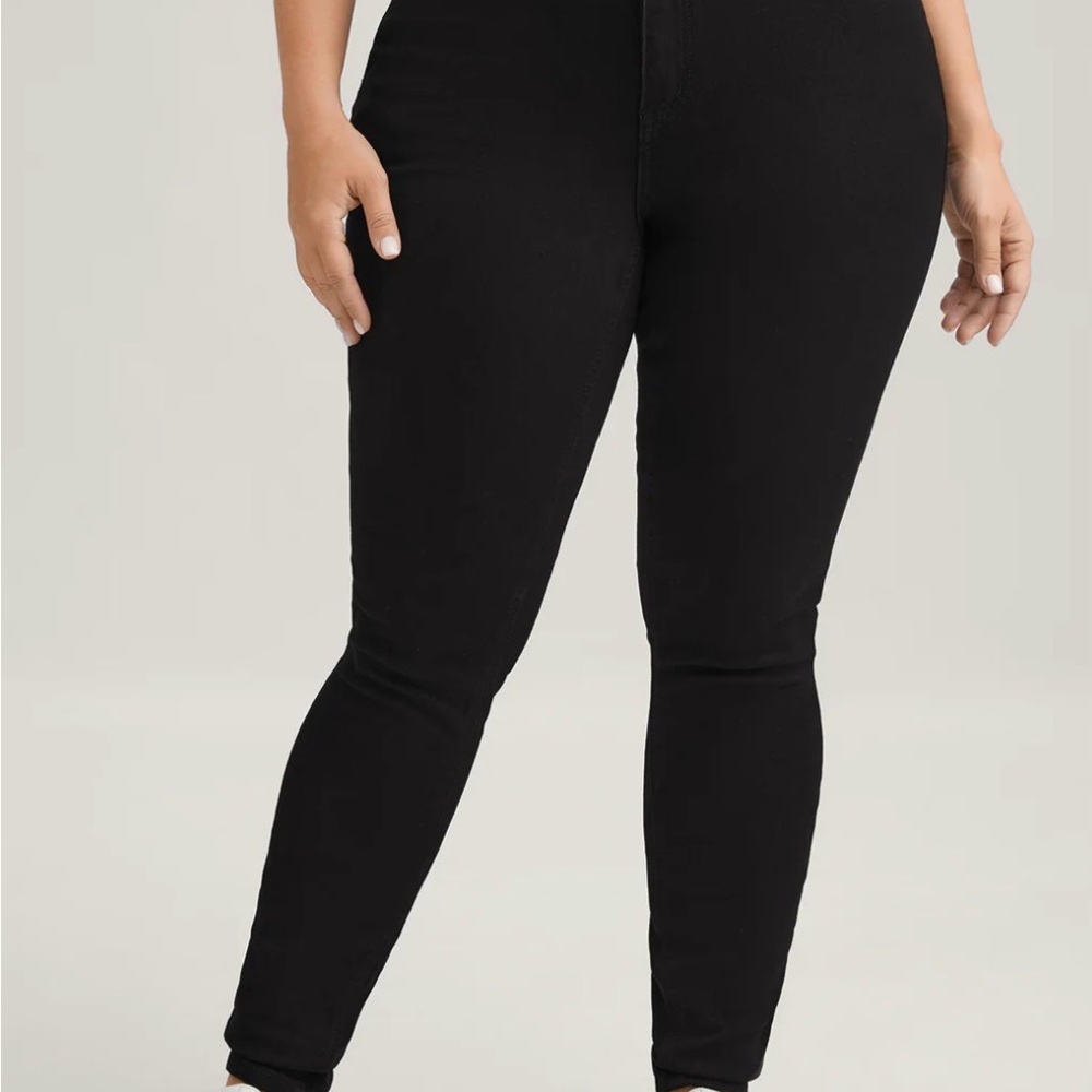BloomChic Classic Black Skinny Jeans